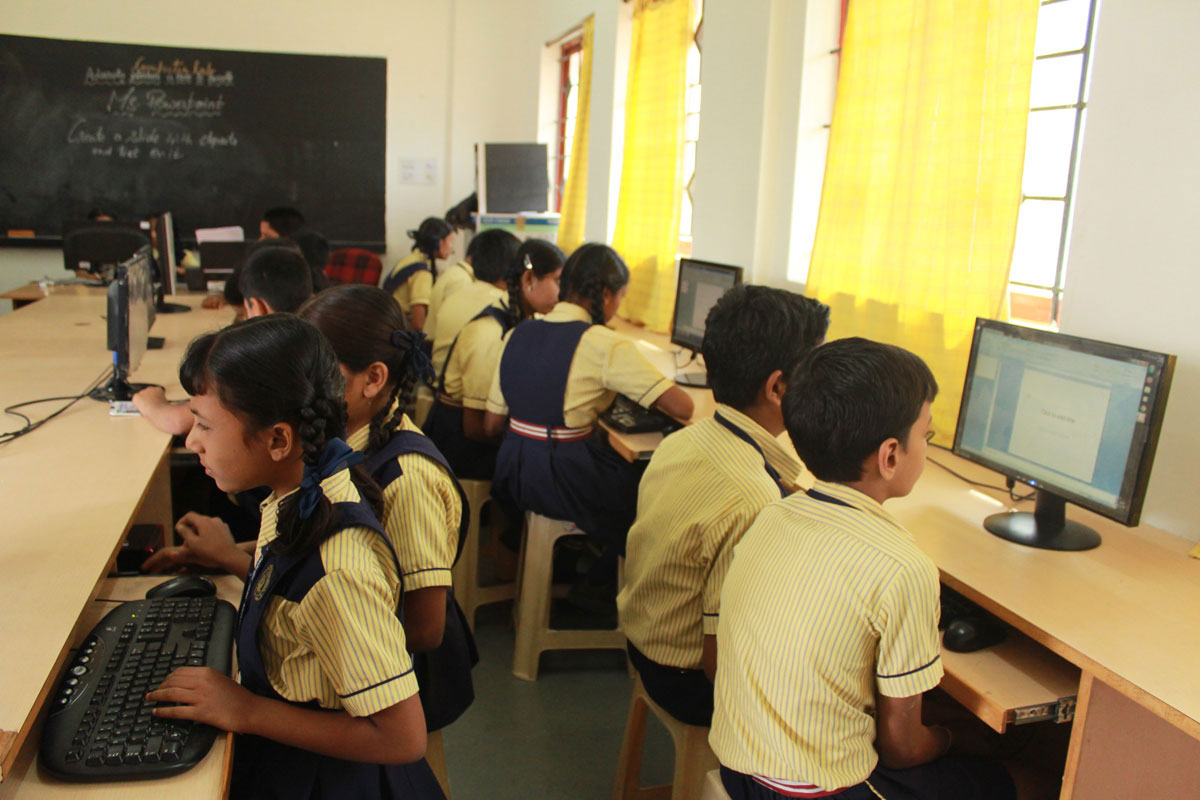 Well-equipped Science and Computer Labs at Prism Prajna Academy Bangalore